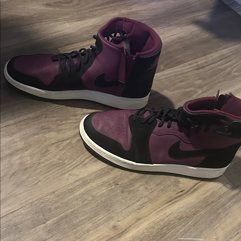 Nike Women's Sneakers in Burgundy and Black